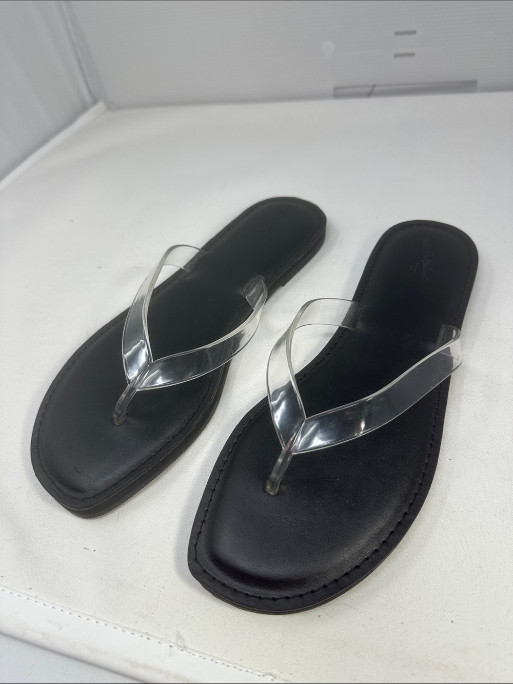 Universal Thread Flip Flops Size 9
